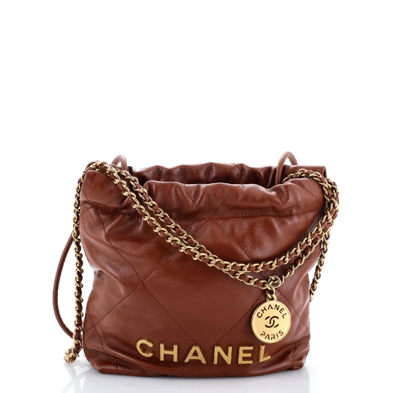 Hobo bag with a tassel - trimmed strap for a playful touch22 Chain Hobo Quilted Calfskin Mini