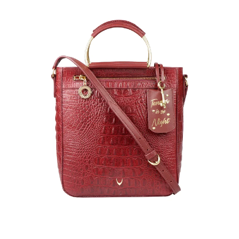 Women's leather satchel with a hand-stitched edge for a premium lookAFFAIR 01 SATCHEL