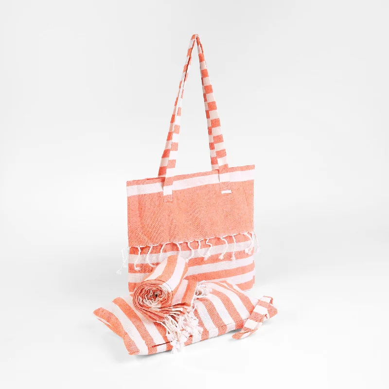 Convertible handle bag that can be worn as a shoulder bag with an adjustable strapBeach Bag Set