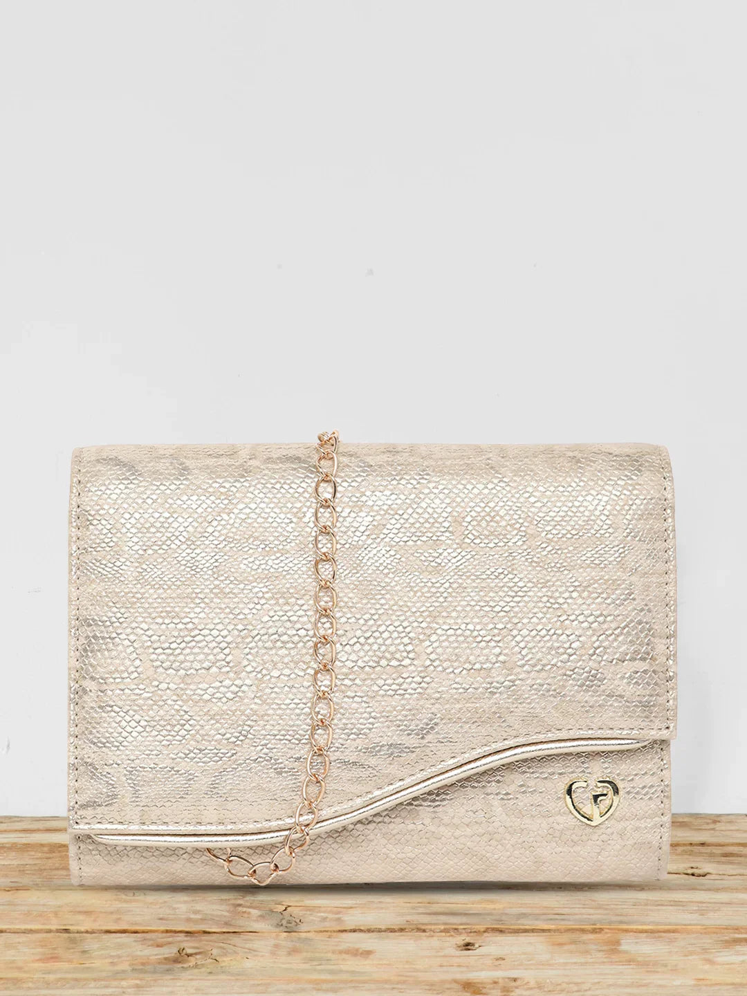 Floral - printed clutch for a spring or summer eveningCaprese Party Merle Clutch Medium Beige