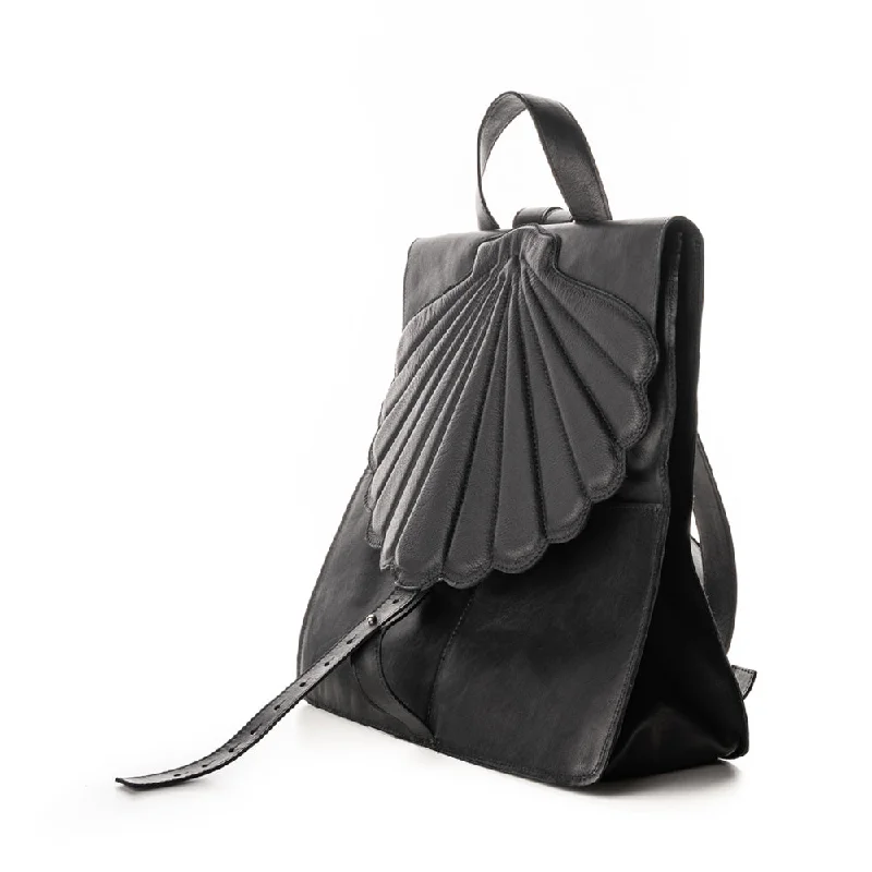 Convertible backpack that can be worn as a cross - body bagChapter 1: Sunny Accomplice black leather backpack Convertible backpack that can be worn as a cross - body bagChapter 1: Sunny Accomplice black leather backpack