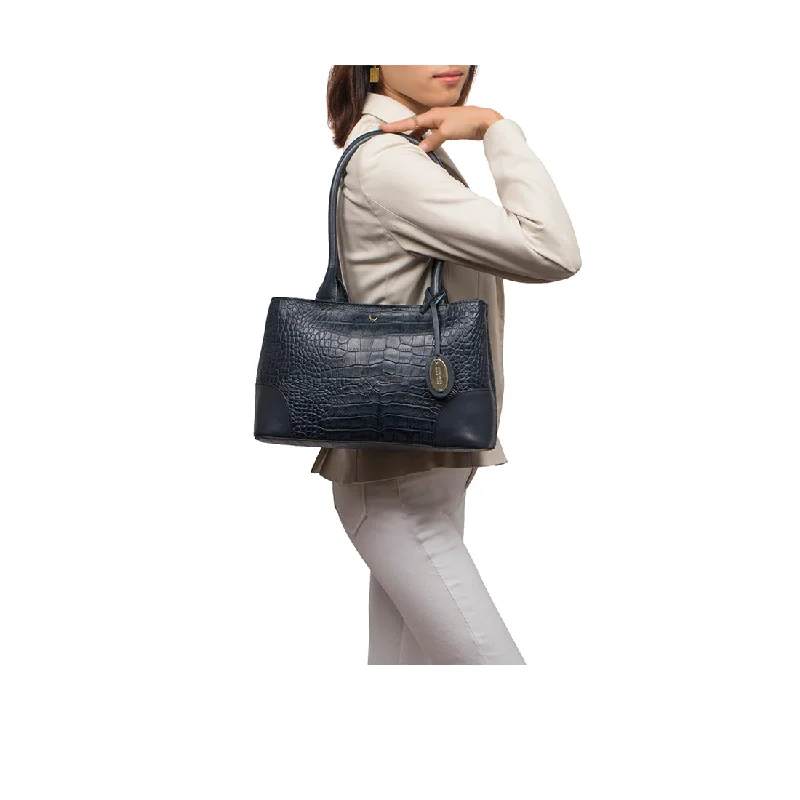 Plus-size satchel with a spacious interior for carrying all essentialsEE BERLIN 02 TOTE BAG