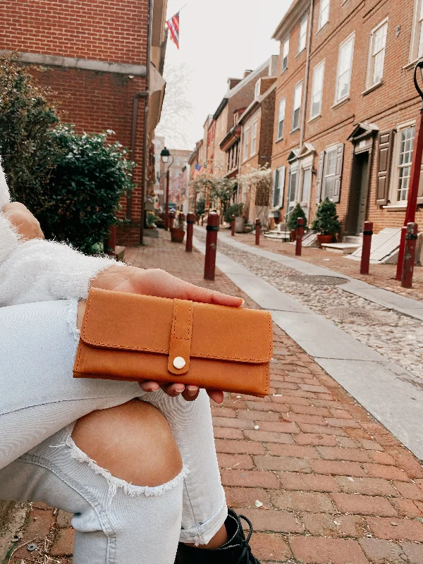 Patent leather clutch with a modern, minimalist designSIMPLY WALLET : Rust Brown