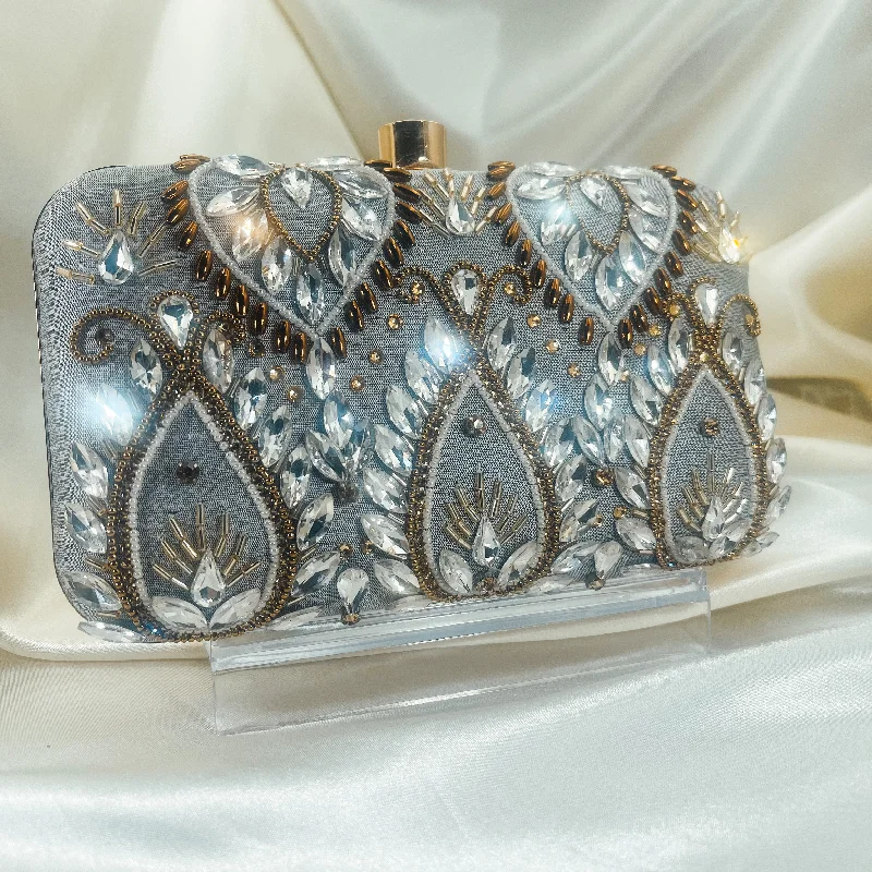 Metallic leather evening bag with a textured finishMAIRA Clutch (Silver)