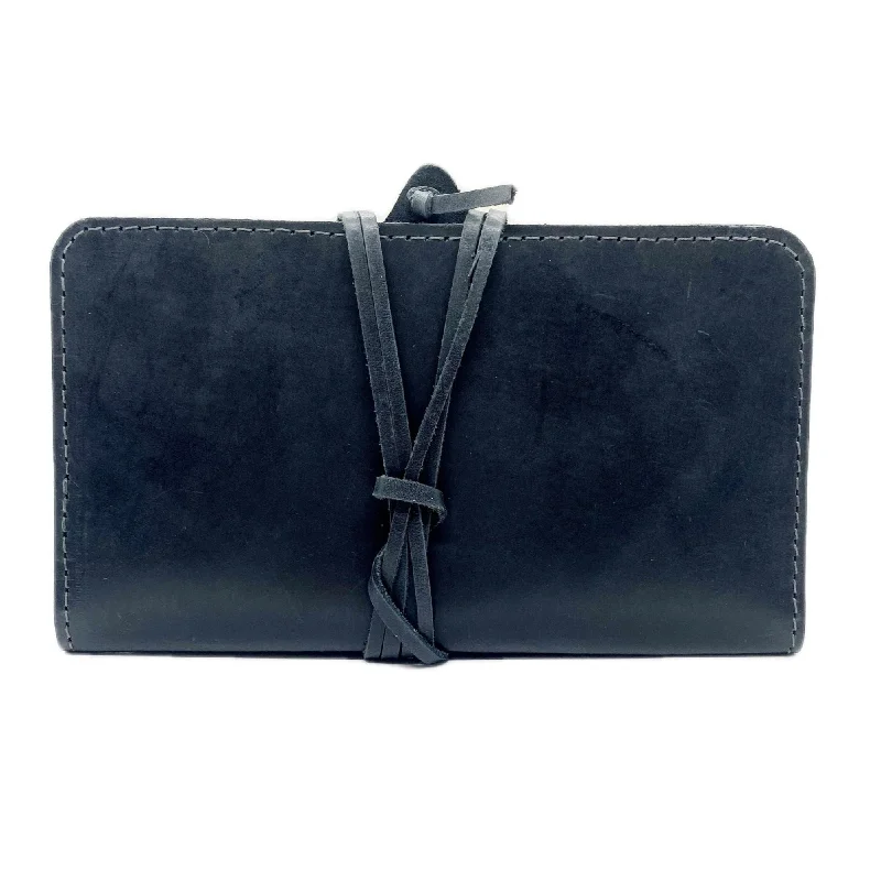 Velvet clutch with a tassel detail for a bohemian - chic stylePICKA WALLET: Black